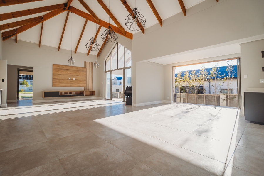4 Bedroom Property for Sale in Kingswood Golf Estate Western Cape